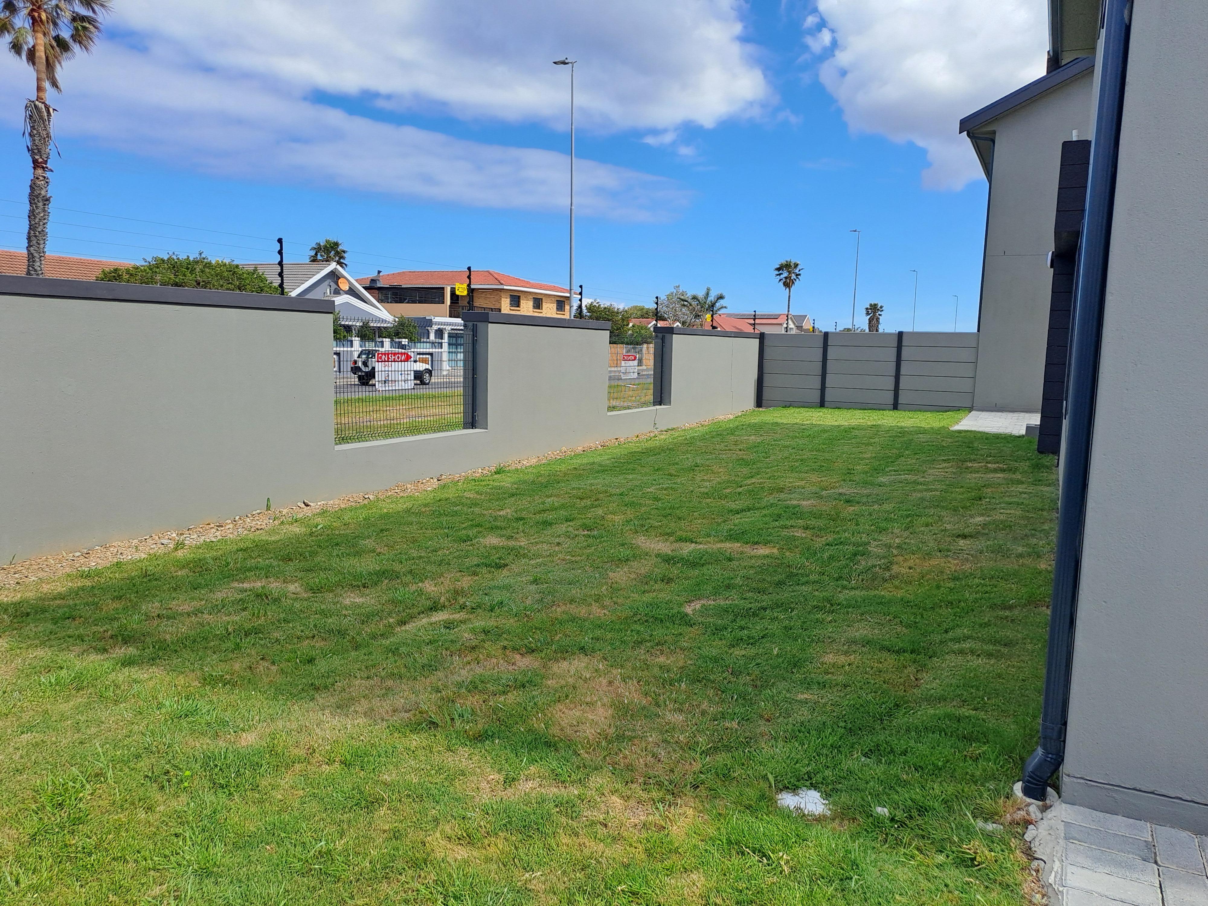 3 Bedroom Property for Sale in Sea Breeze Western Cape